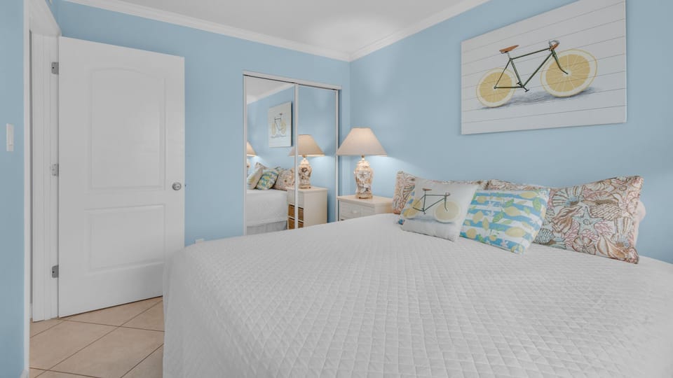 BeachCrest 406 King Guest Bedroom