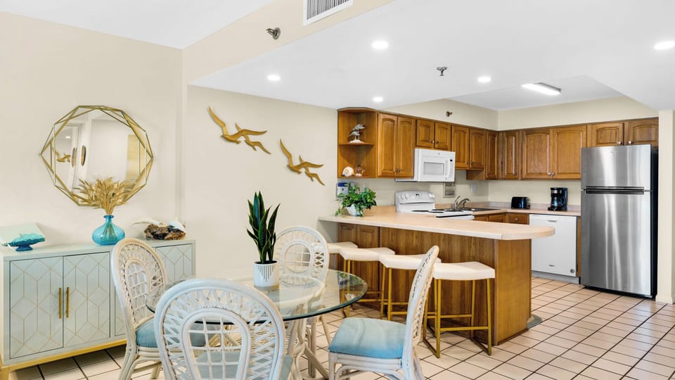 BeachCrest 503 Kitchen Area