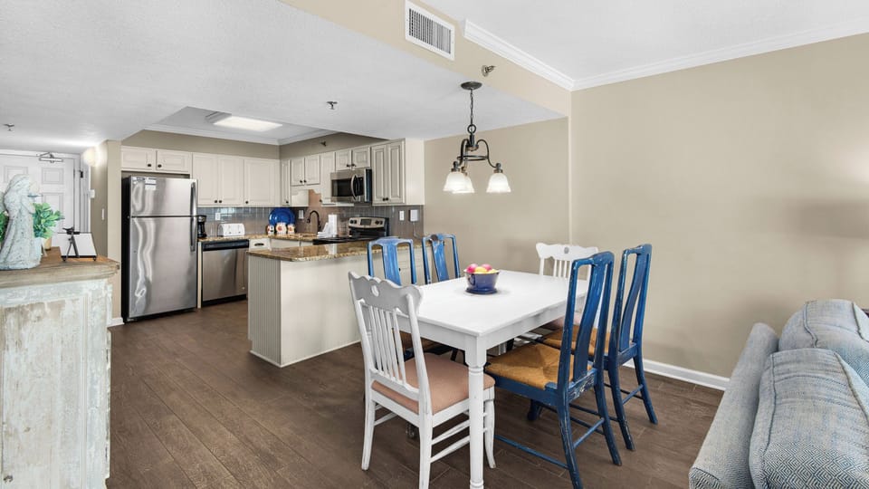 BeachCrest 504 - Dining into kitchen.