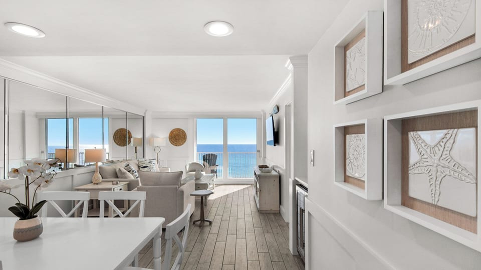 BeachCrest 604 - Dining into living area with Gulf views.