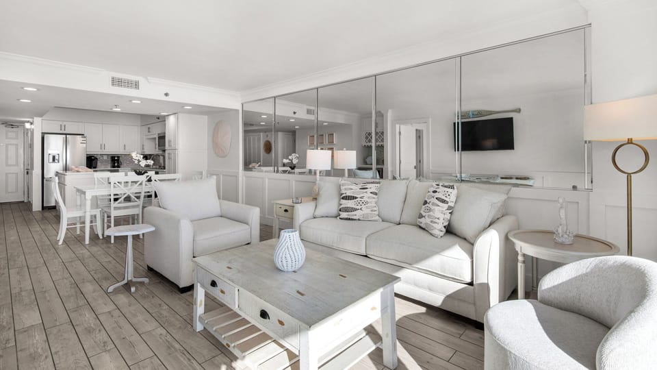 BeachCrest 604 - Living area