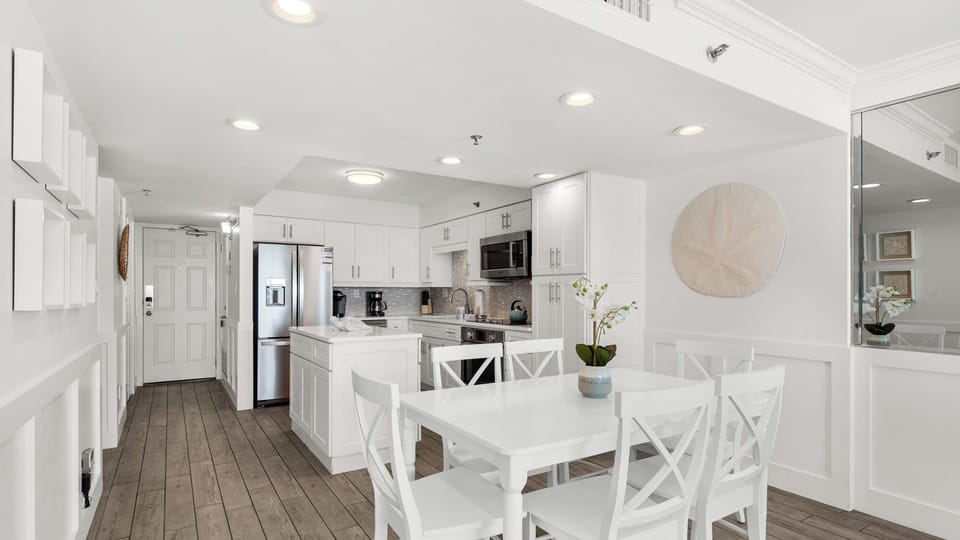 BeachCrest 604 - Dining into fully equipped kitchen.