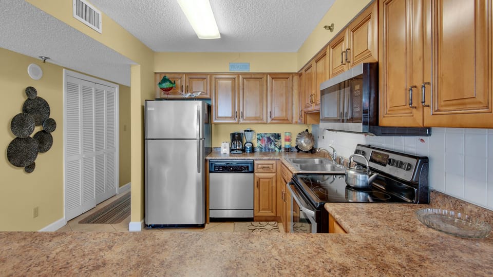 BeachCrest 806 Kitchen