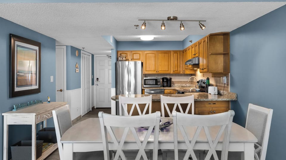 BeachCrest 904 Dining into Kitchen Area