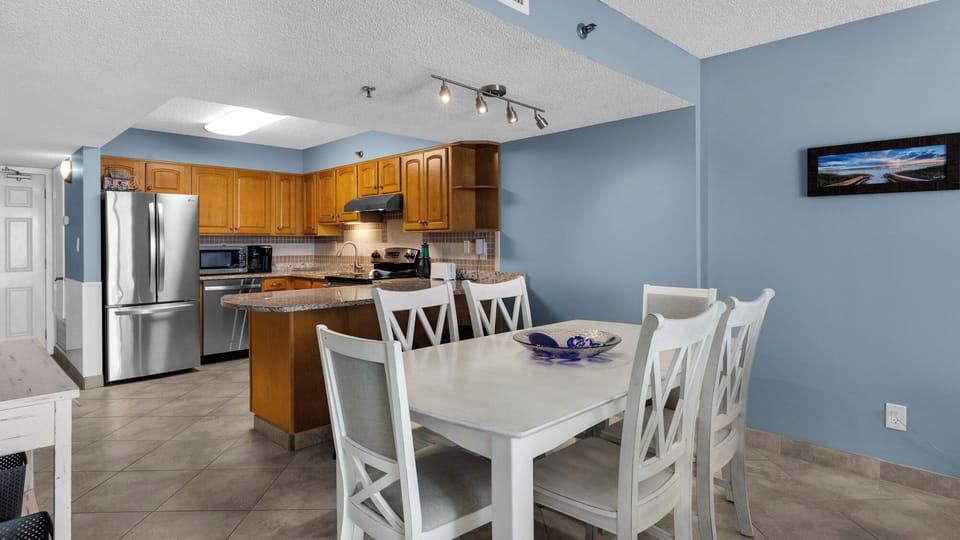 BeachCrest 904 Dining into Kitchen Area
