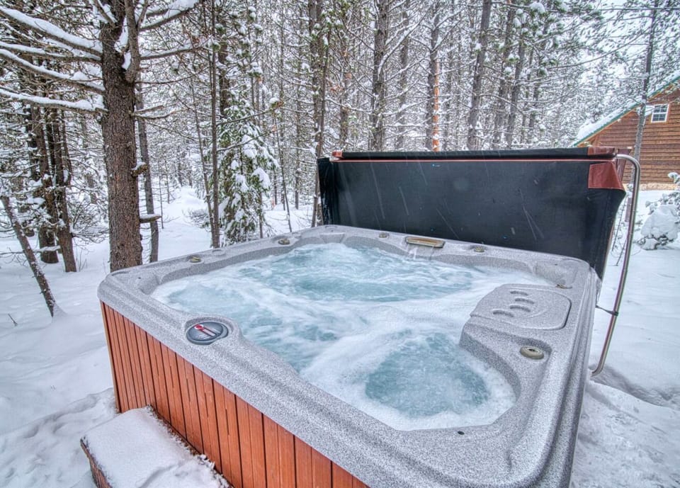 Enjoy the hot tub any time of year! Nothing is more fun than sitting in hot water in the snow!
