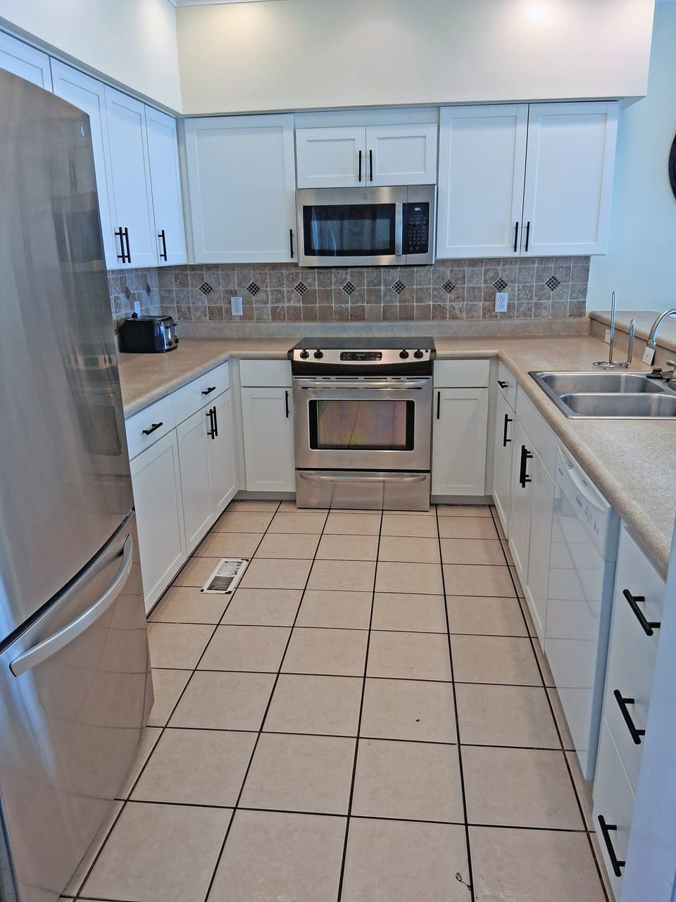 New cabinets 2025!
Dishes, cookware, & utensils are provided.