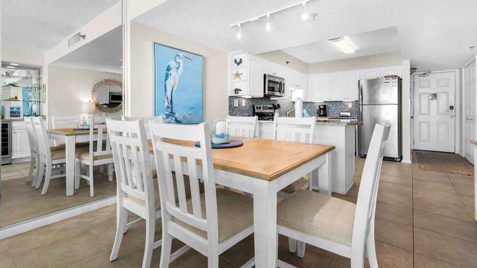 BeachCrest 1203 Dining area