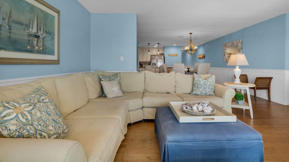 Blue Tide 3B Main Living Area