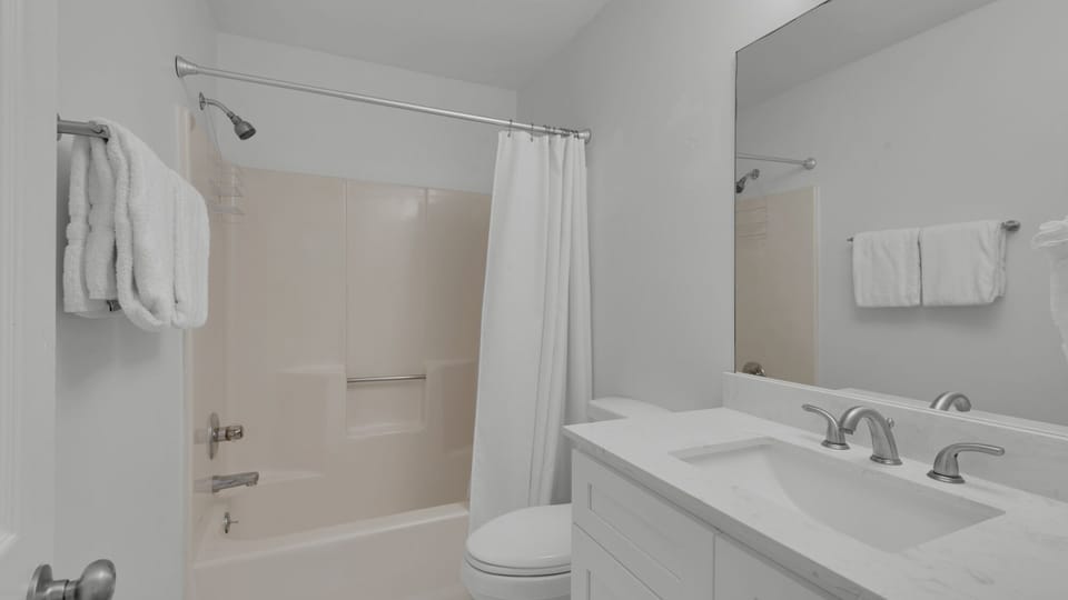 Beachside Condo 1 Guest Bathroom