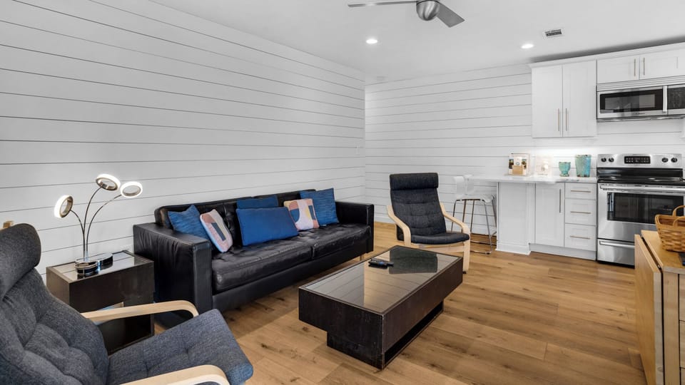 Beachside Villas 612 - Living area