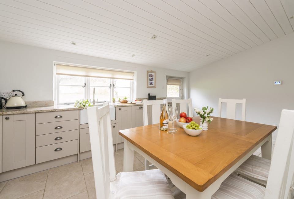 Vicarage Cottage, near Bridport: Dining kitchen with views of the garden
