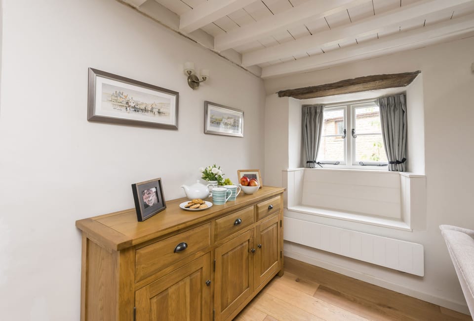 Vicarage Cottage, near Bridport: Sitting room