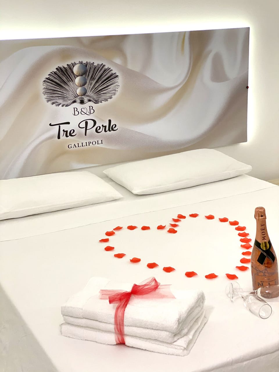 Design Room | Minibar, in-room safe, individually decorated, individually furnished