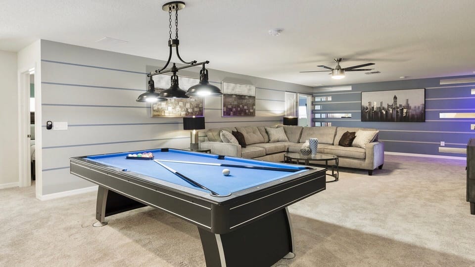 Comfortable space with a TV and pool table, providing a relaxed and entertaining atmosphere for guests