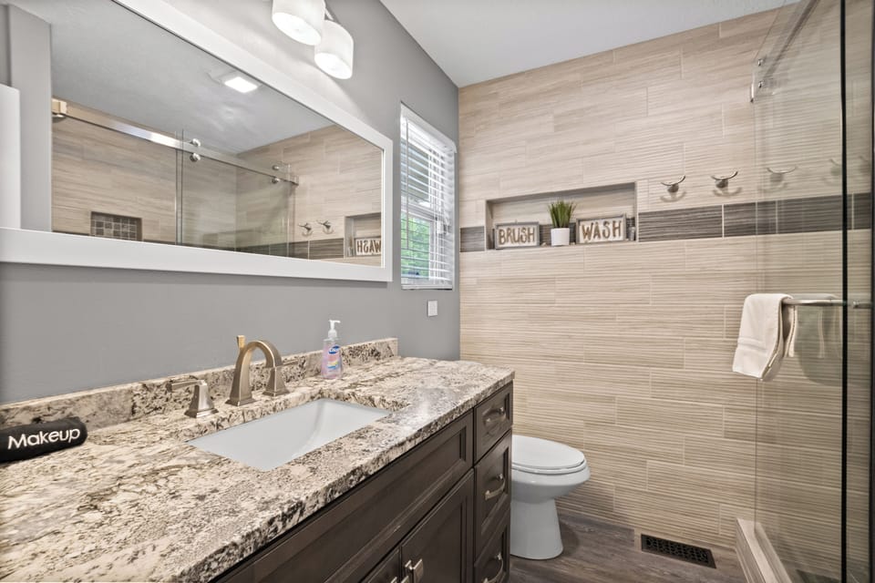 Owner suite on main floor with King bed and en suite full bathroom (shower only)