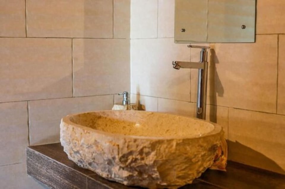 Shower, towels, soap, shampoo