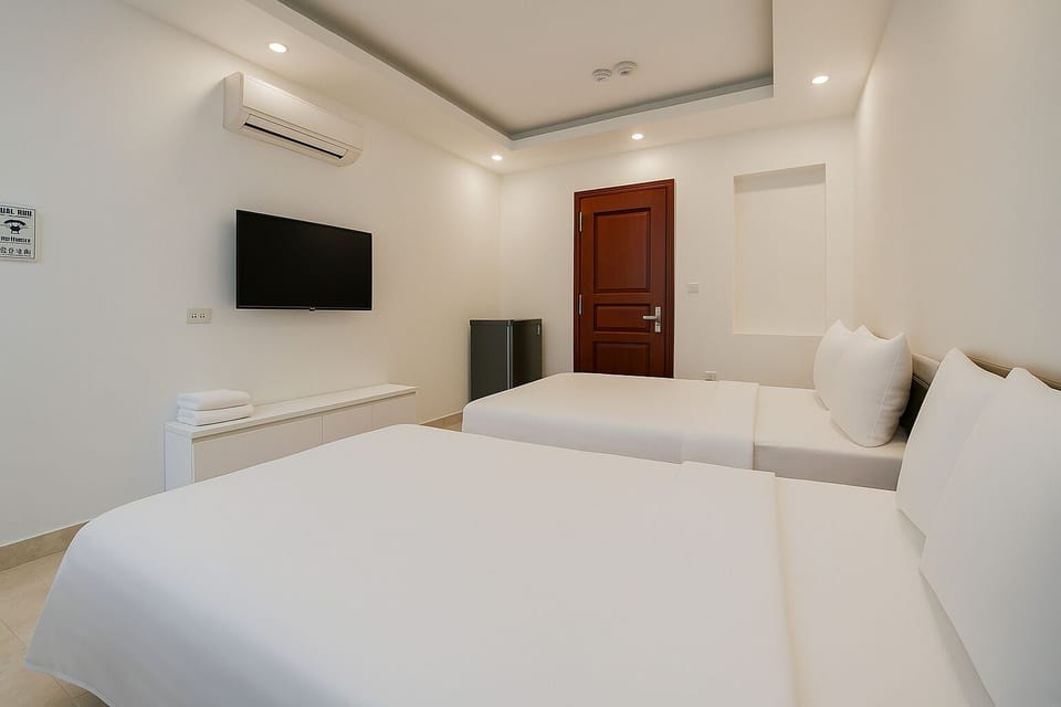 Family Room | Premium bedding, soundproofing, iron/ironing board, free WiFi