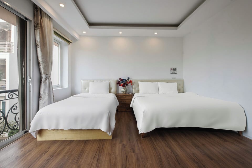 Deluxe Apartment, 1 Bedroom, Lake View | Premium bedding, soundproofing, iron/ironing board, free WiFi