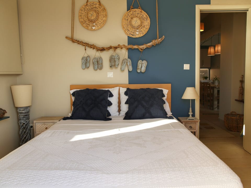 The " Blue bedroom" with queen size bed and anatomic matress