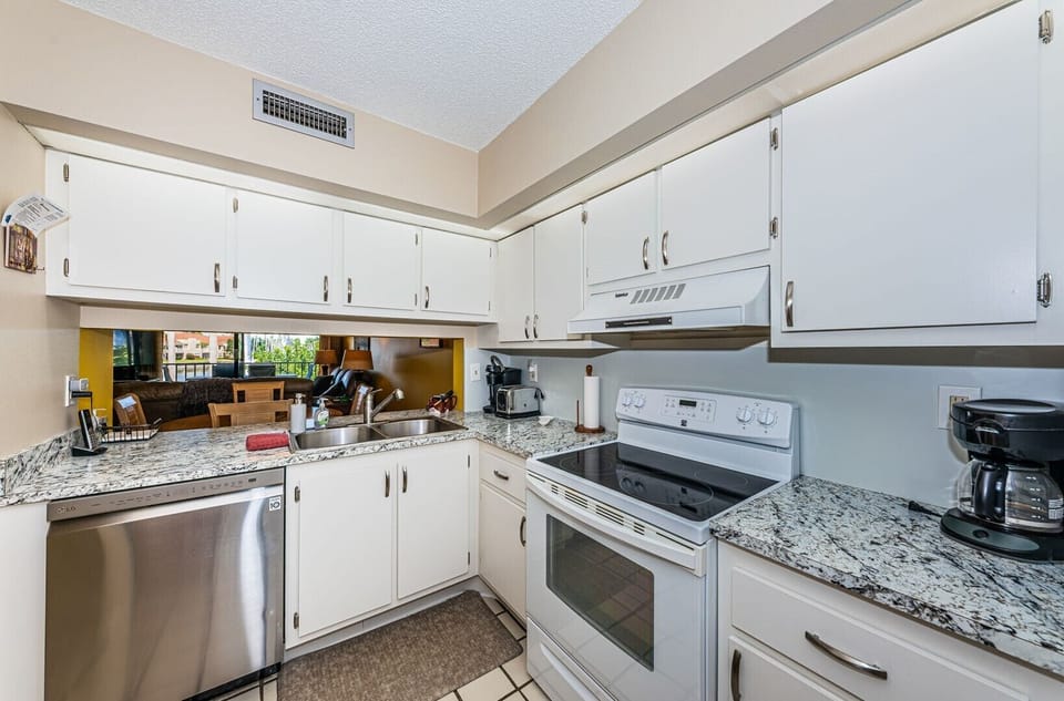 17-web-or-mls-Kitchen 3-4