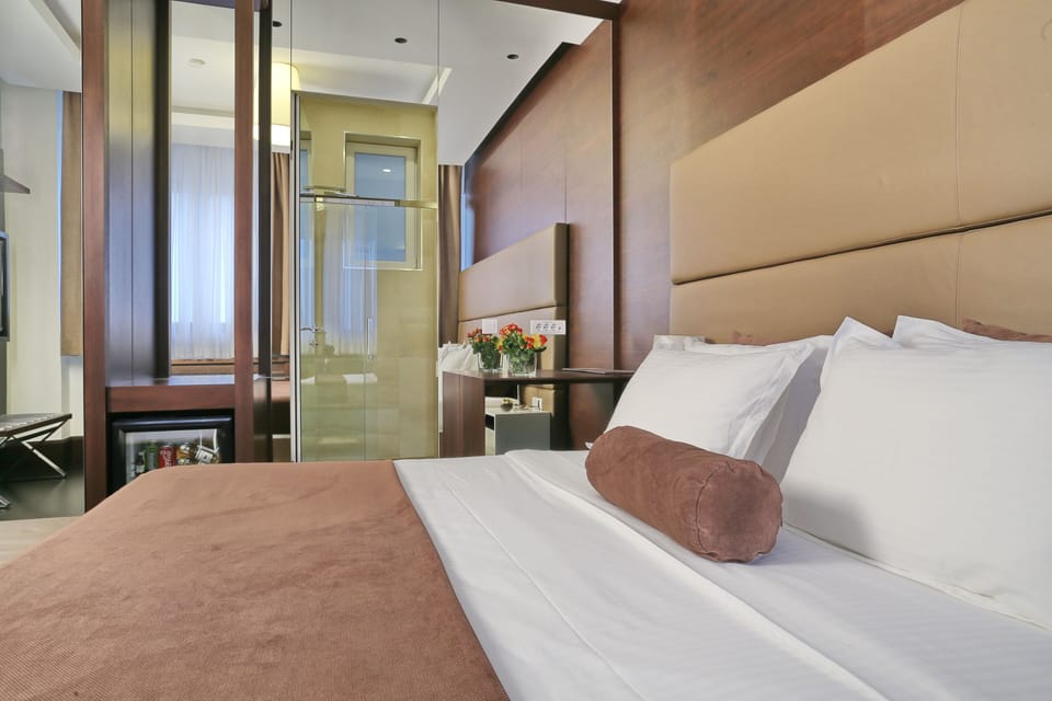 Luxury Suite | 1 bedroom, premium bedding, down comforters, pillowtop beds