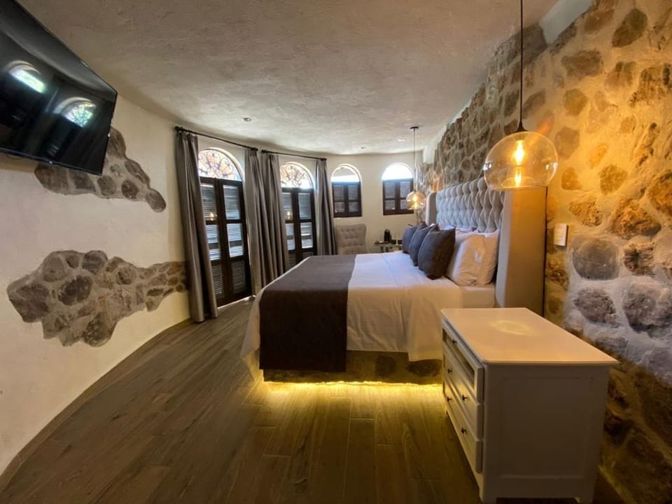 Romantic Room, 1 King Bed | Down comforters, WiFi (free), individually decorated