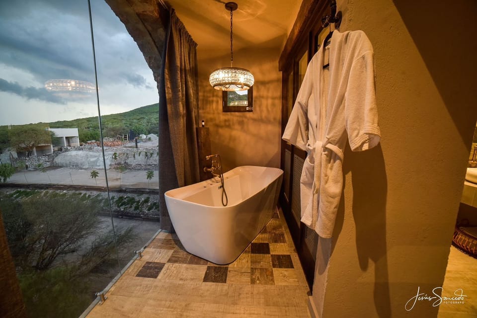 Luxury Room | Down comforters, WiFi (free), individually decorated