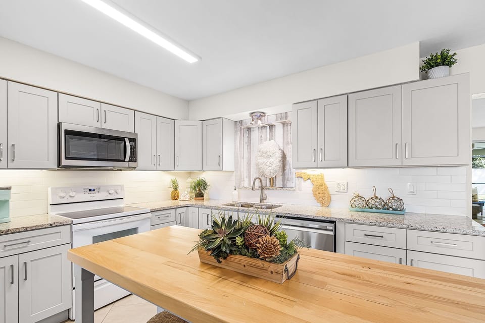 Fully furnished kitchen with everything you need to make meals easily