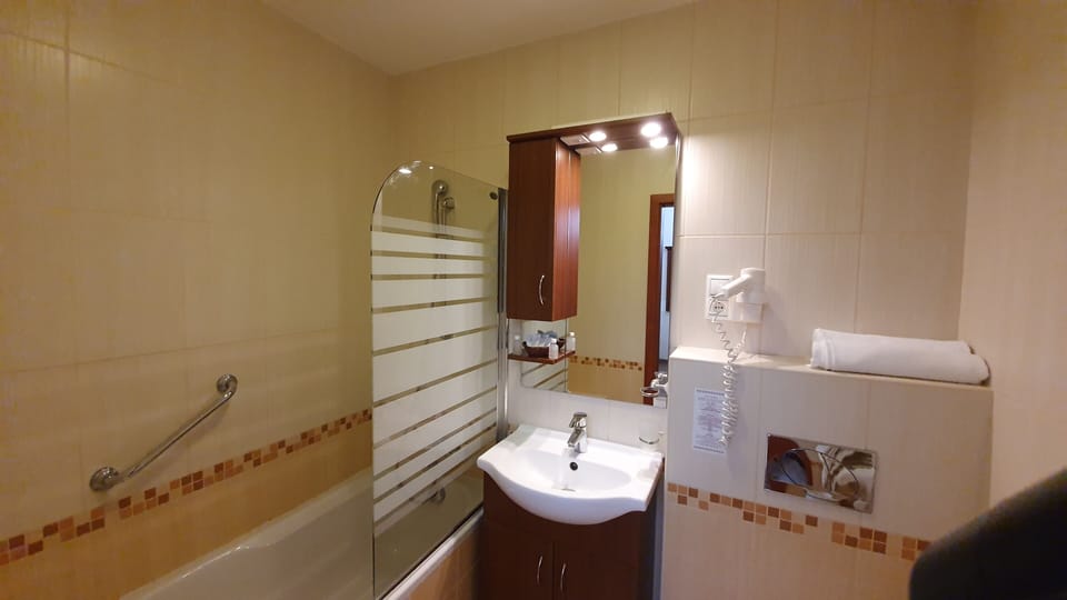 Free toiletries, hair dryer, bathrobes, towels