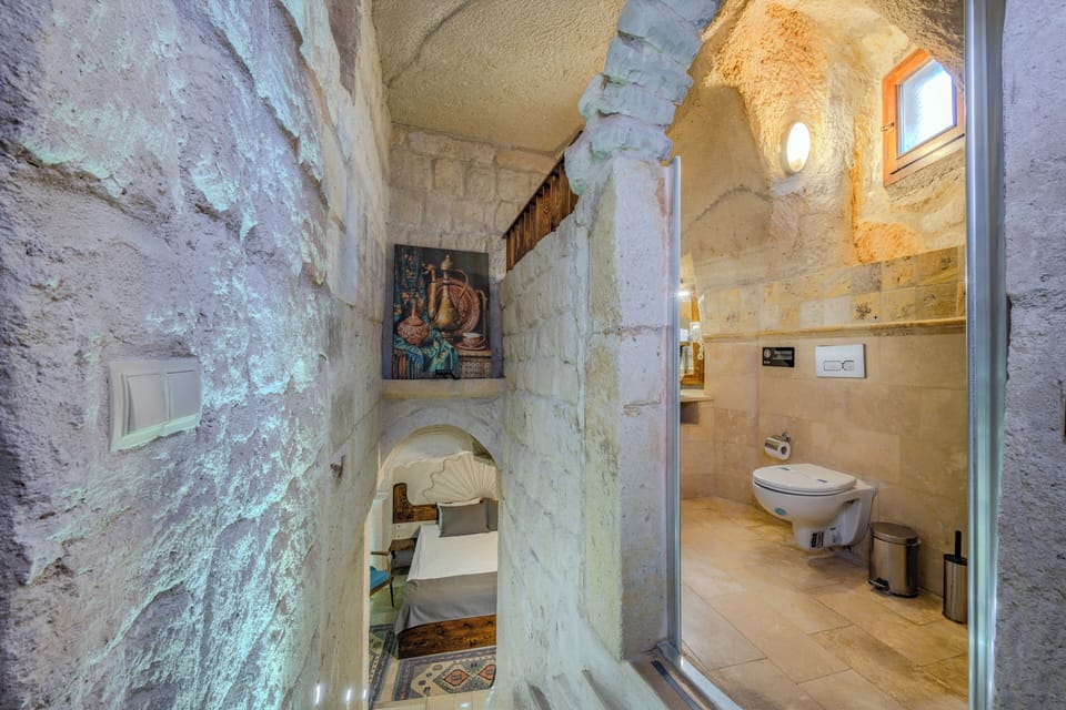 Junior Suite | Bathroom | Combined shower/tub, jetted tub, rainfall showerhead