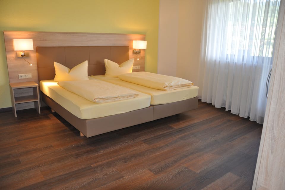 Double Room | Free WiFi, bed sheets, wheelchair access