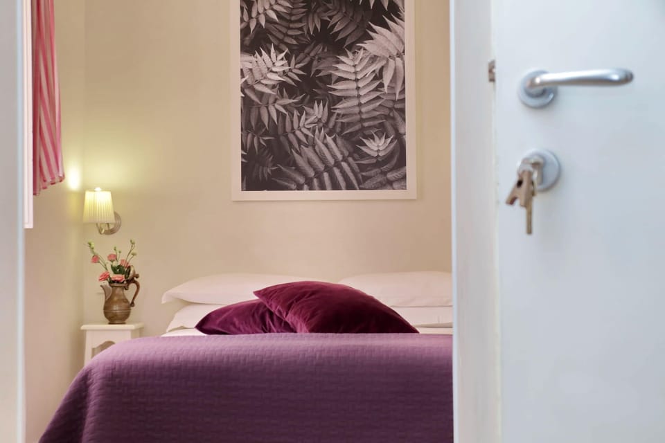 Double Room, 1 Double Bed | Free WiFi, bed sheets