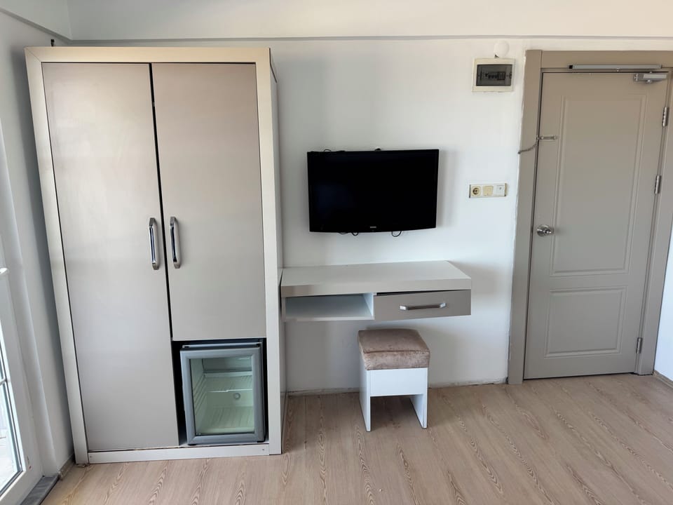 In-room safe, desk, blackout drapes, iron/ironing board (on request)