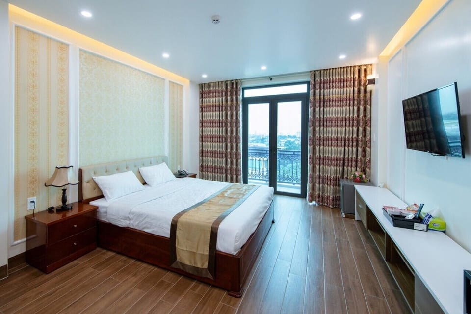 Standard Double Room | Minibar, in-room safe, individually furnished, desk