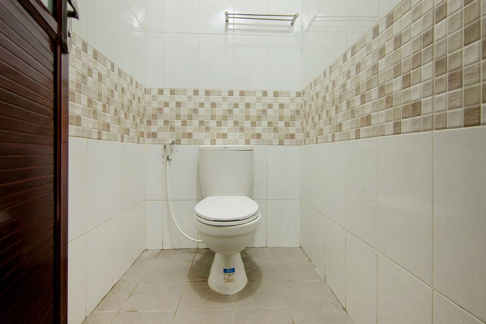 Deluxe Double Room | Bathroom | Shower, towels