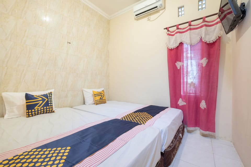 Economy Twin Room | Desk, free WiFi, bed sheets
