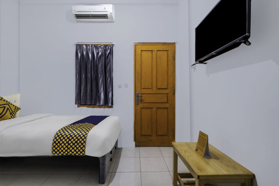 SPOT ON Single | Desk, free WiFi, bed sheets