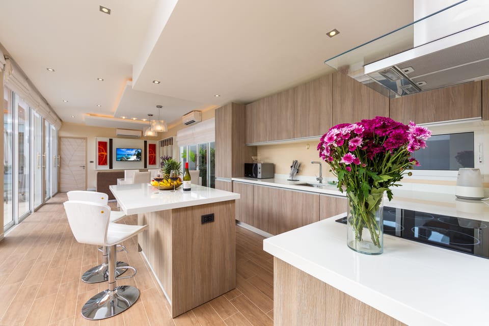Comfort Villa | Private kitchen | Fridge, microwave, coffee/tea maker, electric kettle