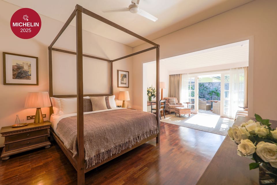 Deluxe Room, 1 King Bed | Minibar, in-room safe, desk, blackout drapes