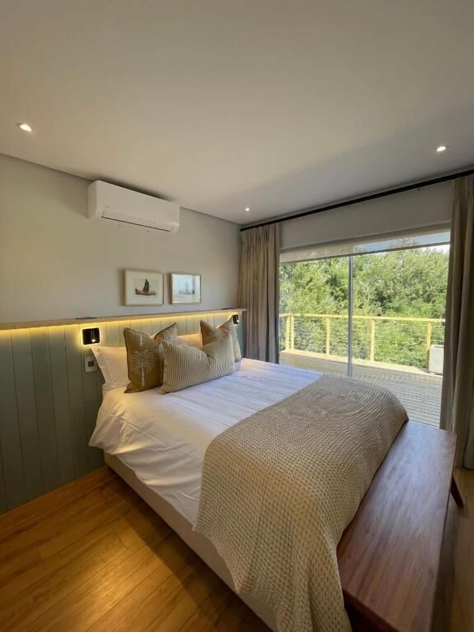 Comfort Cottage | Premium bedding, down comforters, pillowtop beds, minibar