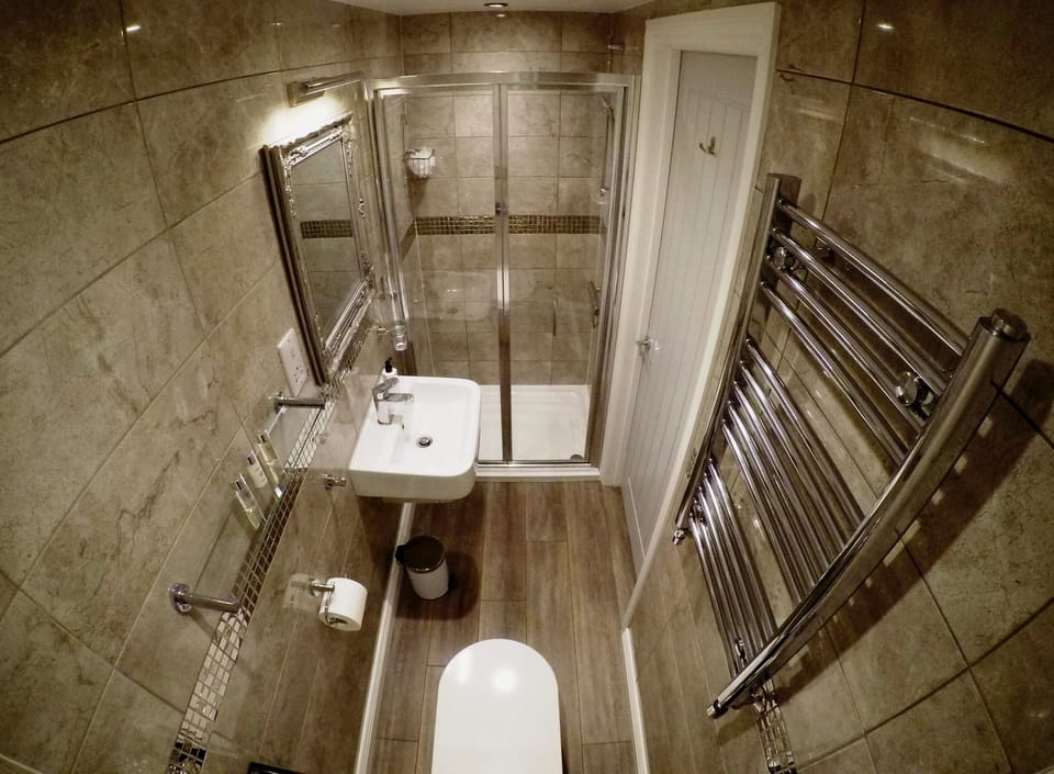 Superior King Room (Number 1) | Bathroom | Shower, designer toiletries, hair dryer, bathrobes