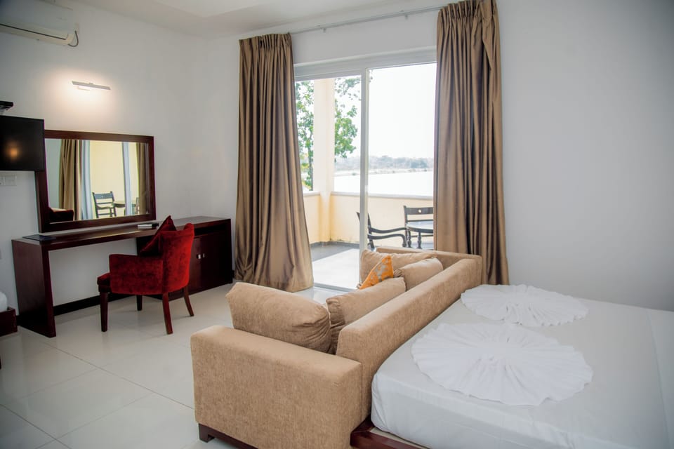 Superior Studio Suite | Desk, soundproofing, iron/ironing board, free WiFi