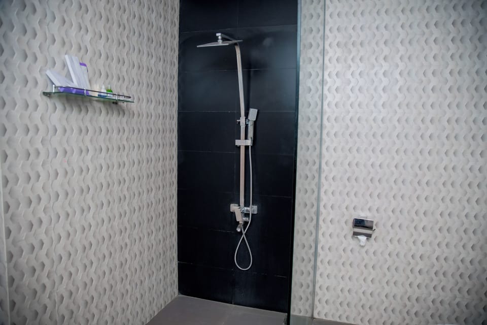 Standard Double Room | Bathroom | Shower, free toiletries, hair dryer, towels