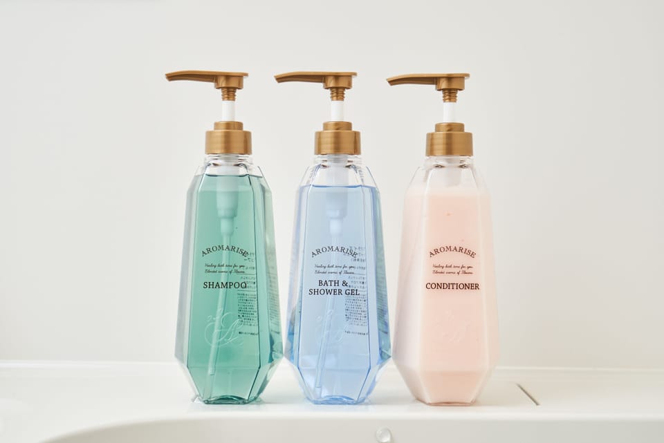 Combined shower/tub, hair dryer, slippers, towels