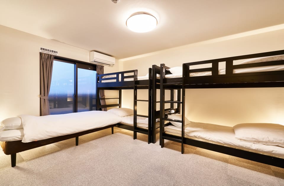 Room (C) | Free WiFi, bed sheets