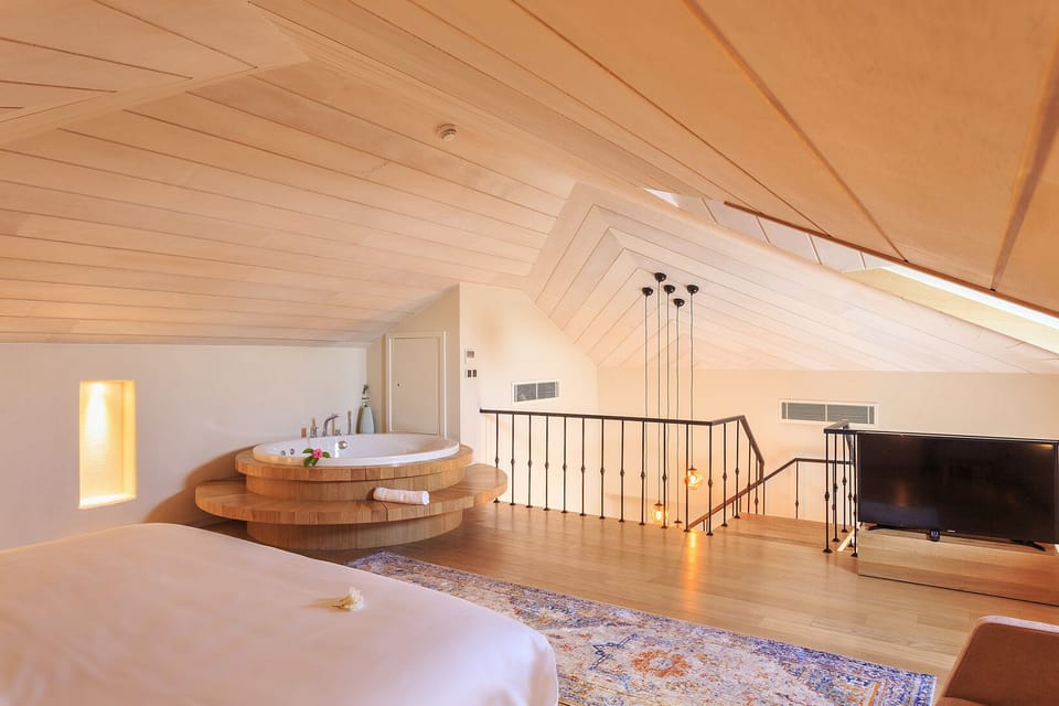 Penthouse Suite | Jetted tub
