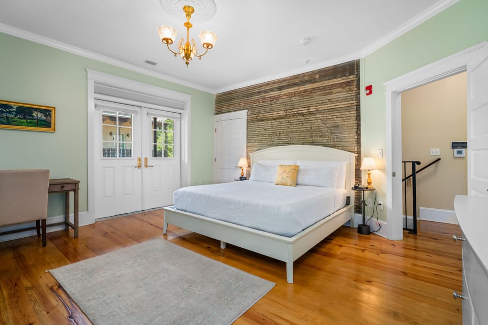 Luxury Studio Suite, 2 Bedrooms, Balcony | Egyptian cotton sheets, premium bedding, in-room safe
