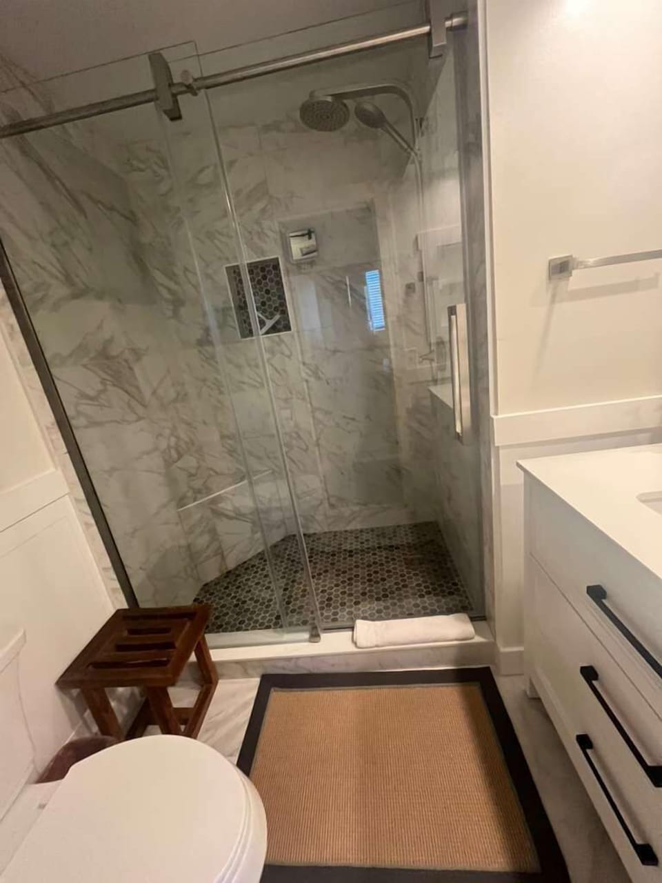 
Newly renovated, rainforest shower and handheld power sprayer
