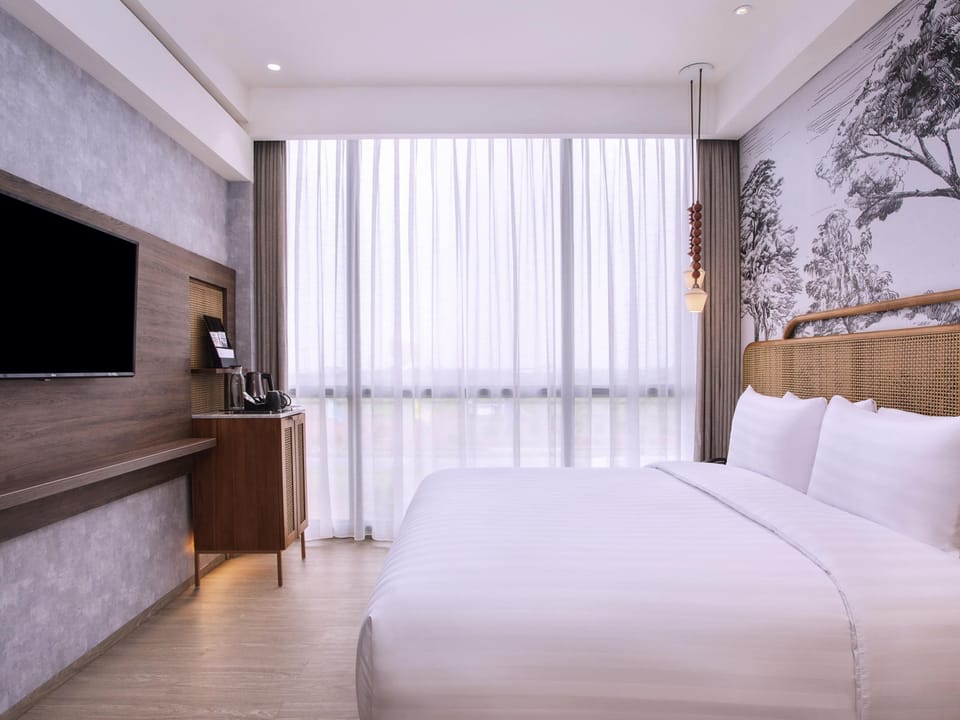 Privilege, Double Room, 1 Double Bed | Minibar, in-room safe, blackout drapes, soundproofing